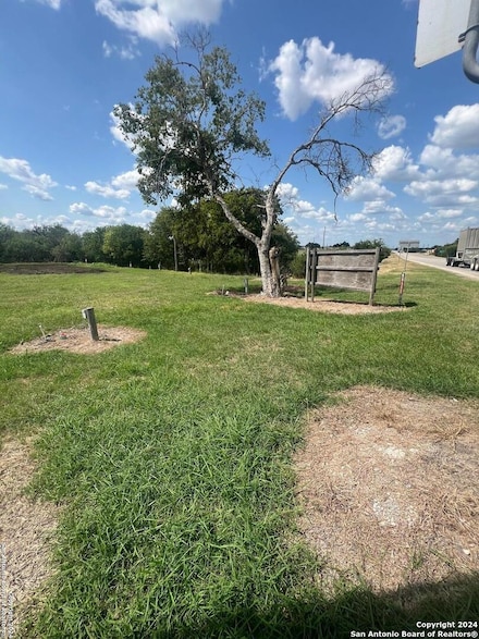 711 Helena Rd, Karnes City, TX 78118