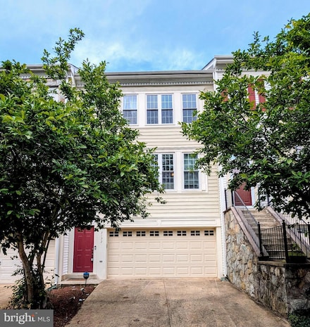 2132 Capstone Cir, Herndon, VA 20170