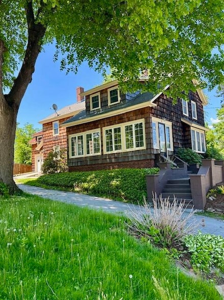 28 Holly St, Auburn, ME 04210