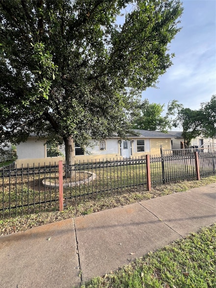 1604 Tyson St, Blue Mound, TX 76131