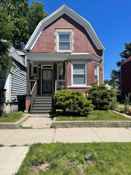 6121 S Wolcott Ave, Chicago, IL 60636
