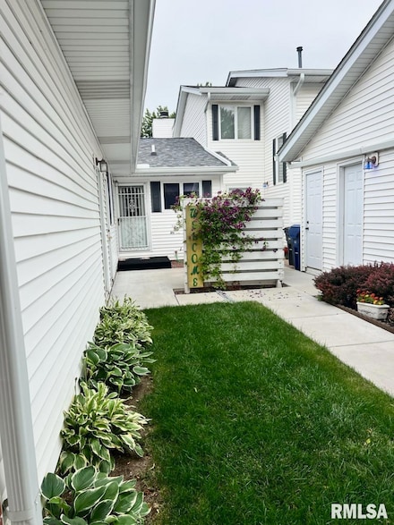 3895 Prairie Ln, Bettendorf, IA 52722