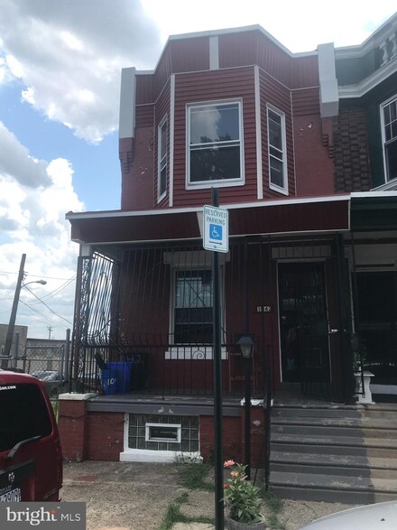 1042 W Pacific St, Philadelphia, PA 19140