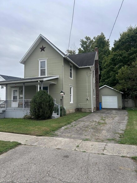27 E Jefferson St, Quincy, MI 49082