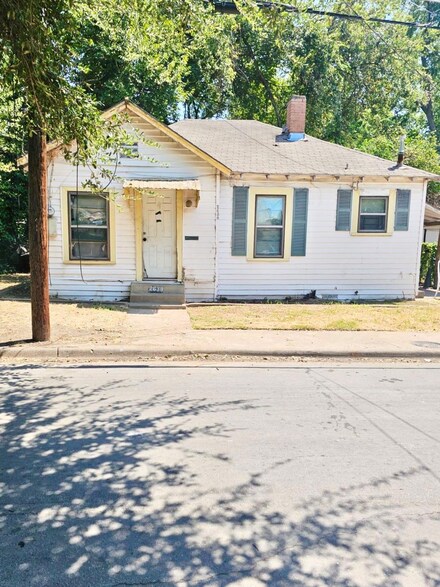 2638 Burger Ave, Dallas, TX 75215
