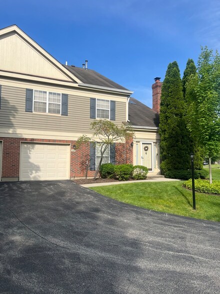 227 Bent Creek Ct Unit 82, Palatine, IL 60067