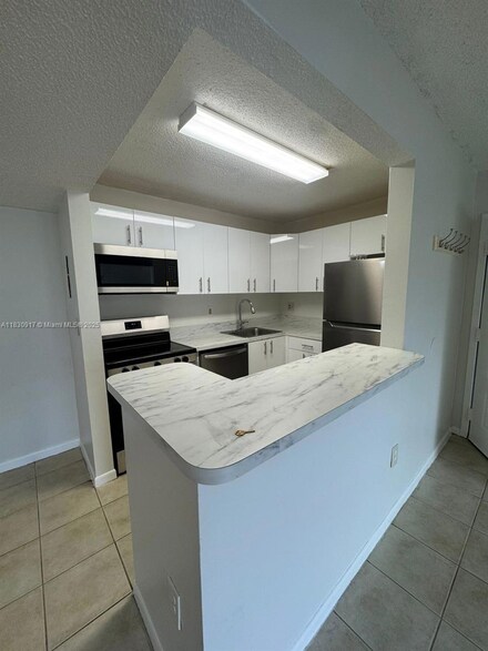 7180 NW 179th St Unit 109, Hialeah, FL 33015