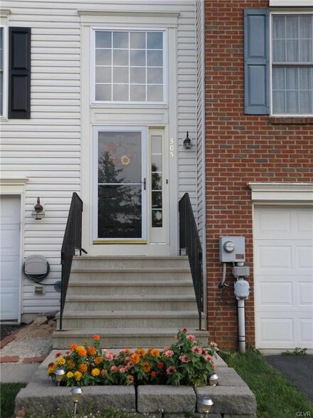 305 S Oak St, Freemansburg, PA 18017