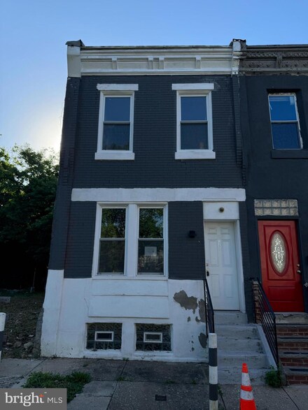 2435 N Garnet St, Philadelphia, PA 19132