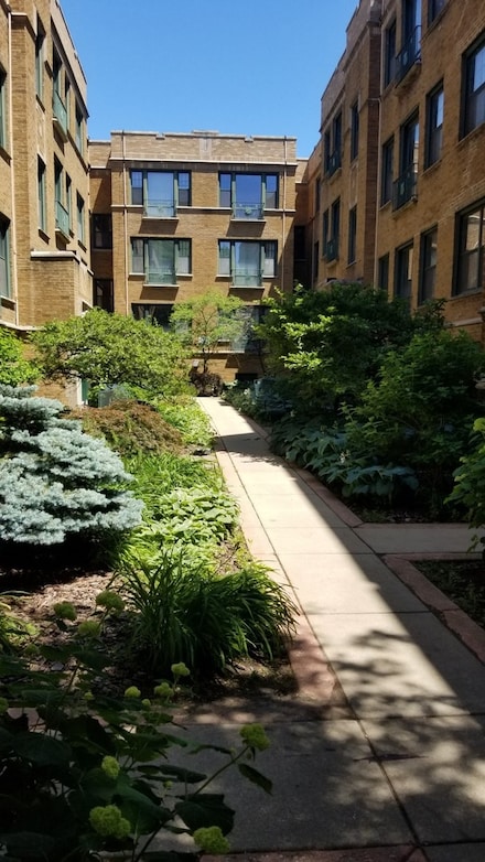 7025 N Sheridan Rd Unit 1S, Chicago, IL 60626