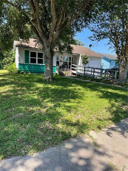 3217 Olsen Dr, Corpus Christi, TX 78411