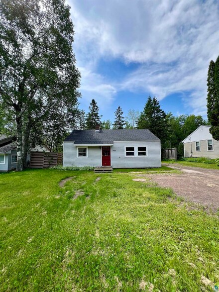 920 W Arrowhead Rd, Duluth, MN 55811