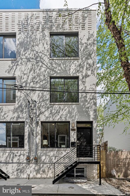 2121 E Dakota St, Philadelphia, PA 19125