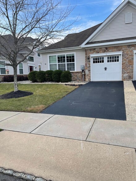 54 Delray Ln, Absecon, NJ 08201