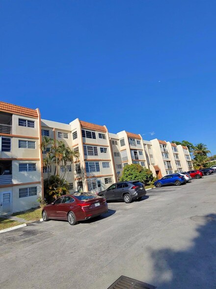 2201 NW 41st Ave Unit 405, Lauderhill, FL 33313