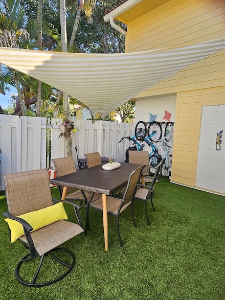 226 Seabreeze Cir, Jupiter, FL 33477