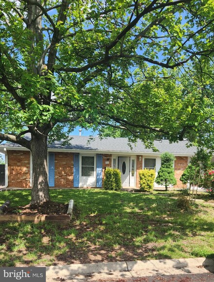 801 S Greenthorn Ave, Sterling, VA 20164