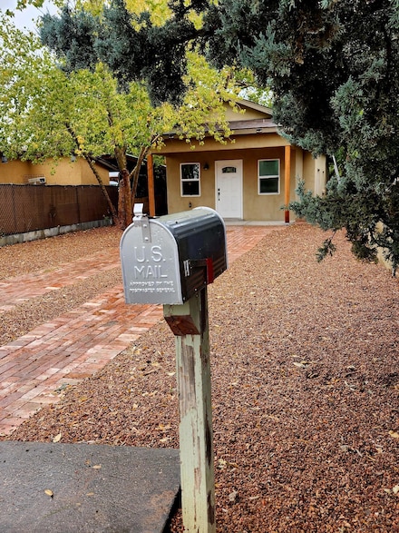 713 Lewis Ave SW, Albuquerque, NM 87102