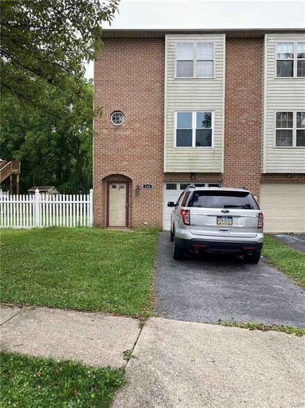220 Ridgeview Dr, Alburtis, PA 18011