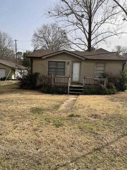10062 1st St, Plainview, AR 72857