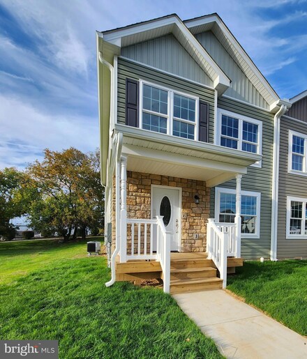 103 E 7th Ave, Ranson, WV 25438
