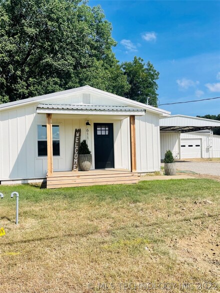 611 S 2nd Ave, Madill, OK 73446