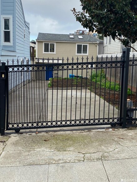 1571 Treat Ave, San Francisco, CA 94110