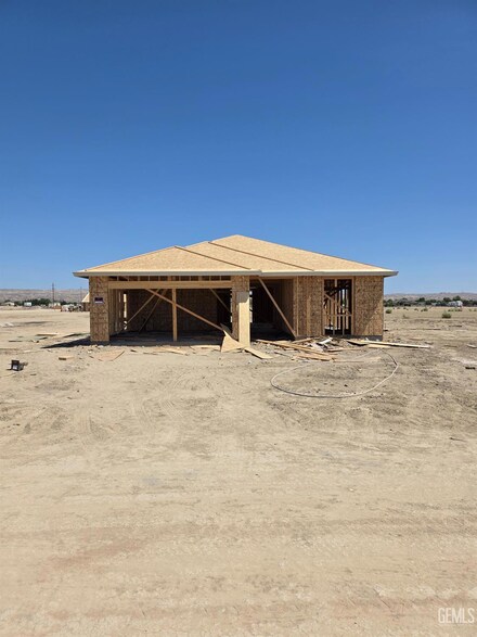 28108 Valley Rd W, Taft, CA 93268