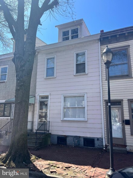 432 S 6th St, Reading, PA 19602