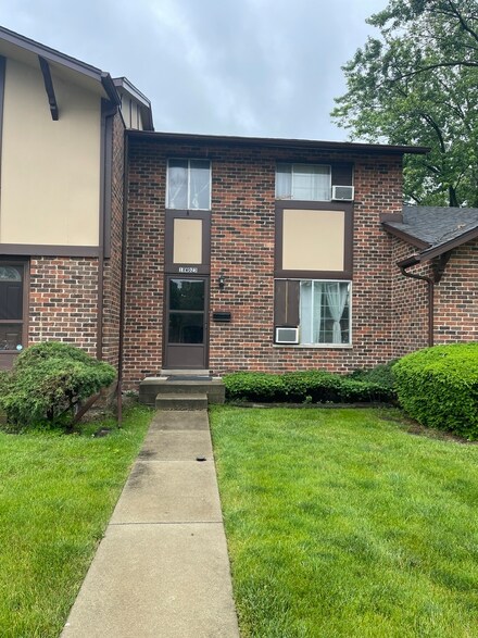18W023 14th St, Villa Park, IL 60181