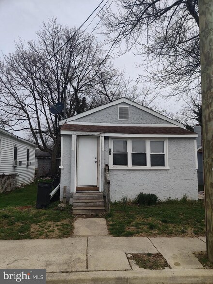 17 Willis St, Penns Grove, NJ 08069