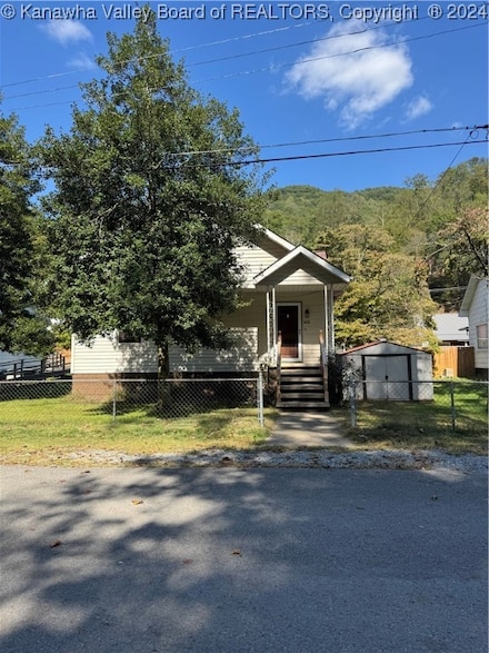 615 Bb St, Holden, WV 25625