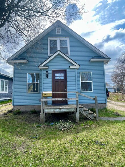 410 E Harrie St, Newberry, MI 49868