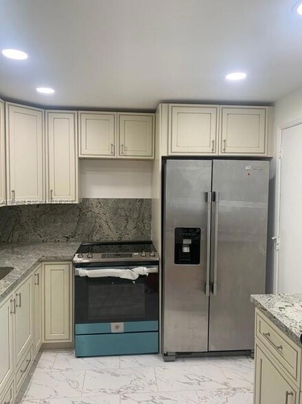 901 NE 14th Ave Unit 305, Hallandale Beach, FL 33009