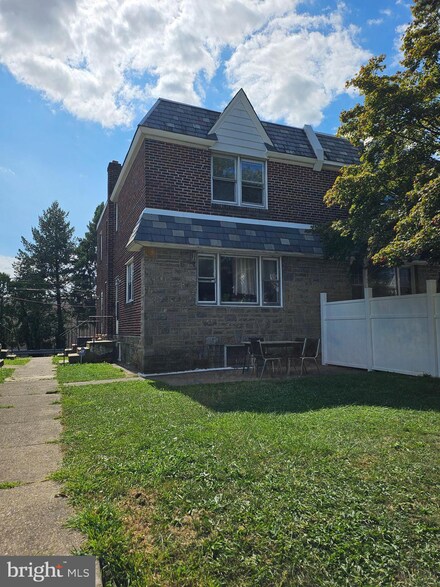 738 Kerper St, Philadelphia, PA 19111