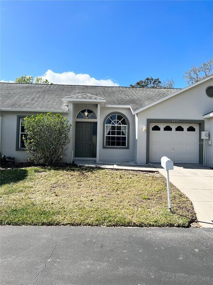 4221 La Pasida Ln, New Port Richey, FL 34655