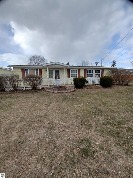 10156 Virginia St, Oscoda, MI 48750