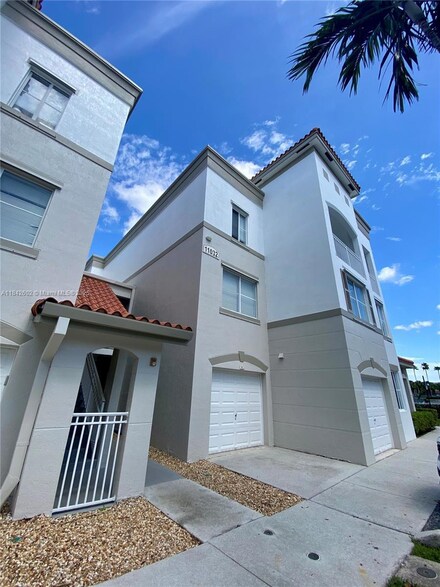 11032 Legacy Dr Unit 305, Palm Beach Gardens, FL 33410