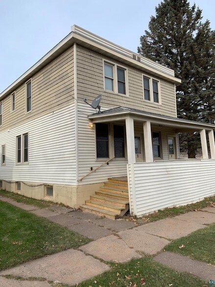 1427 101st Ave W, Duluth, MN 55808