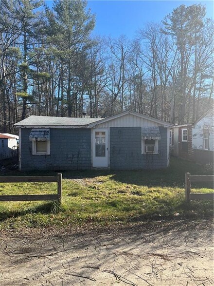 39 Beach Rd, Glocester, RI 02814