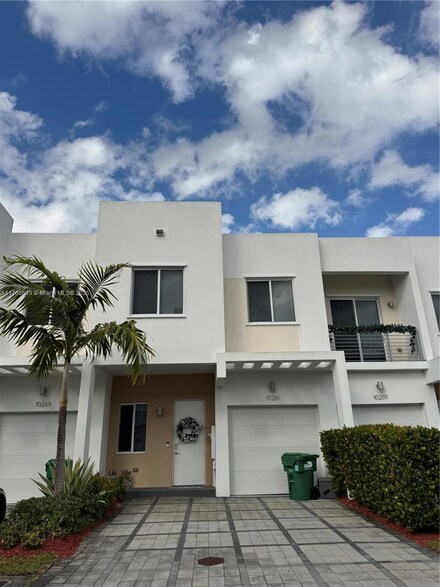 10261 NW 72nd Terrace, Doral, FL 33178