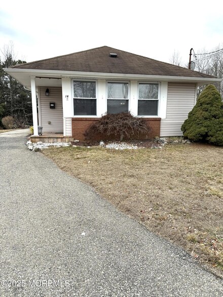 16 Palm Springs Ct, Toms River, NJ 08753