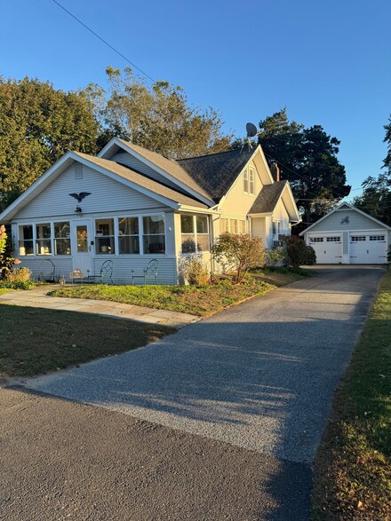 74 Uncas Rd, Clinton, CT 06413