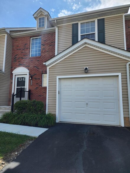 8299 Bruntsfield Rd, Columbus, OH 43235