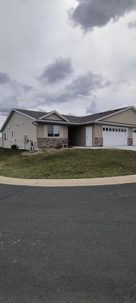 430 Buckshot Ct, Kenyon, MN 55946