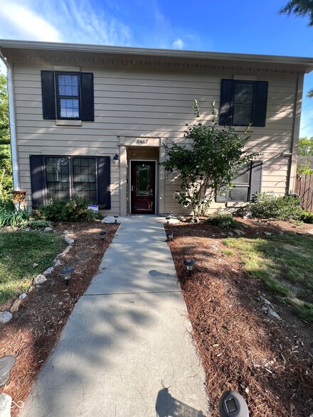 8467 Westport Ln, Indianapolis, IN 46234
