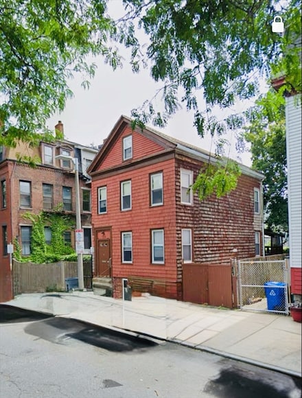 569 E 7th St, Boston, MA 02127