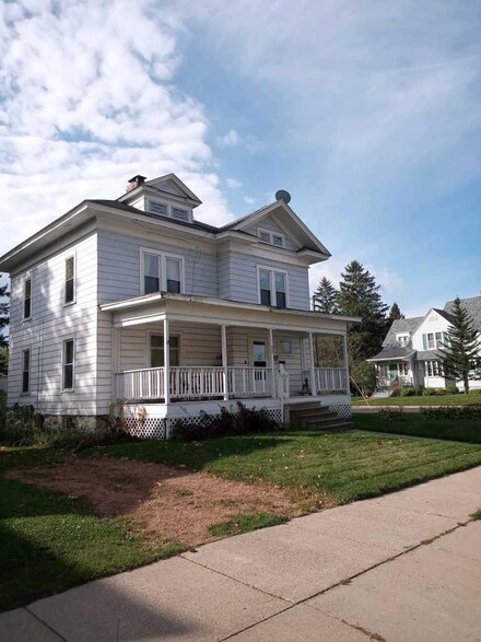 435 5th Ave, Antigo, WI 54409