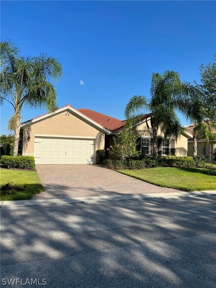 3102 Apple Blossom Dr, Alva, FL 33920