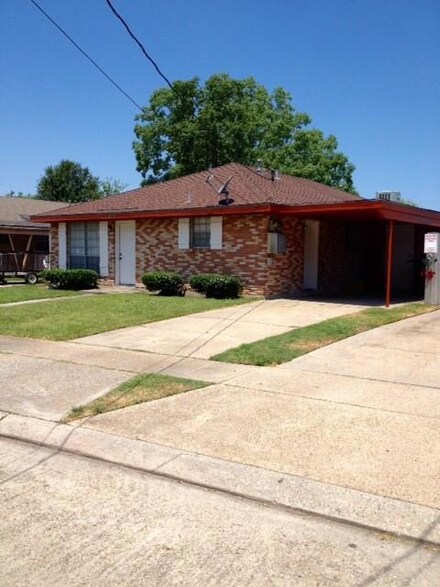 8931 Dinkins St, New Orleans, LA 70127